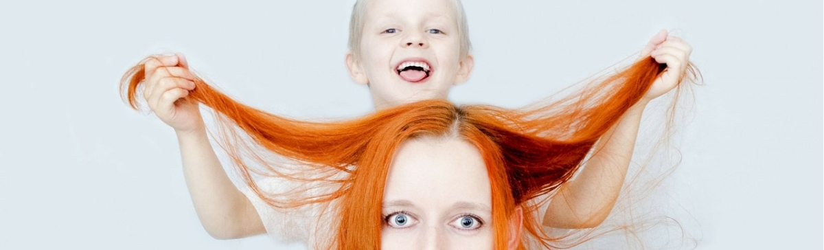 child with behavioural issues pulling mums hair